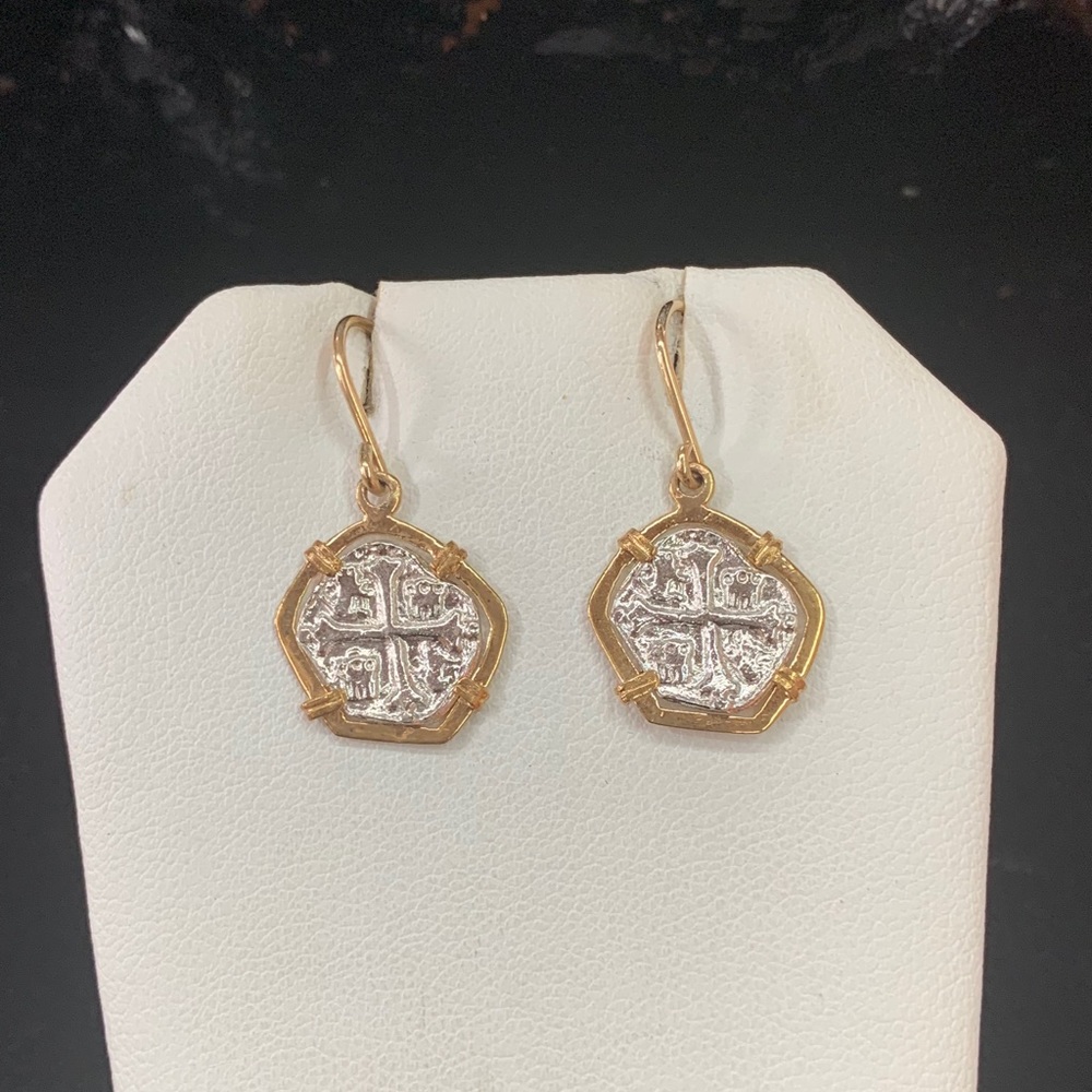 Atocha silver coin in goldbezel and hook earrings
